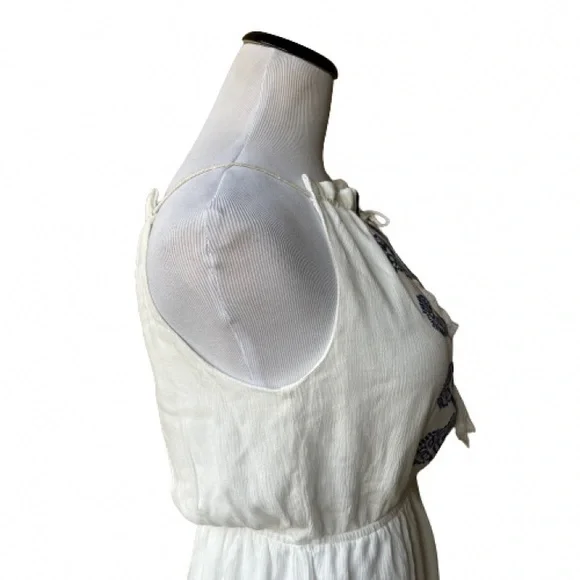 Missguided Women’s White with Blue Embroidery Romper. Size US 6. - Picture 10 of 15
